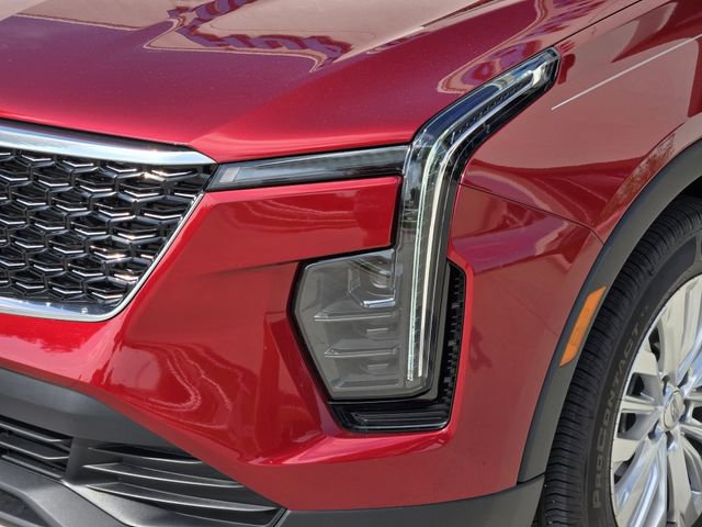 Used 2024 Cadillac XT4 Luxury w/ Cold Weather Package FWD image 9