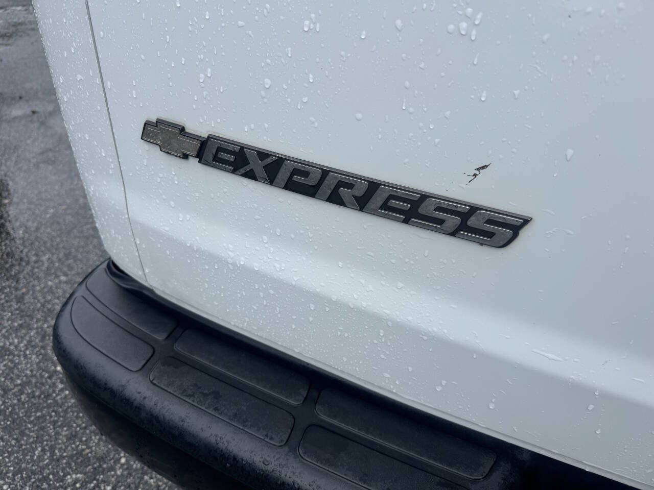 Used 2017 Chevrolet Express 2500 RWD image 10