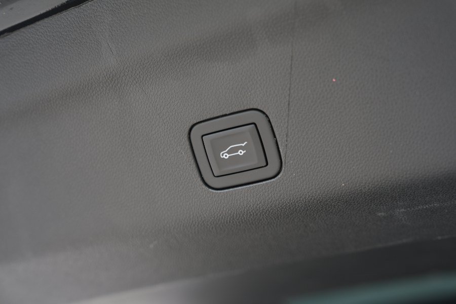 Used 2025 Chevrolet Suburban LT AWD/4WD image 20