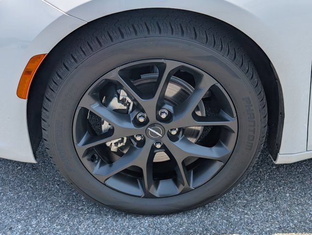 Used 2025 Chrysler Pacifica Limited FWD image 13