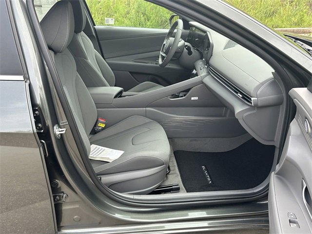 Used 2024 Hyundai Elantra SEL w/ Convenience Package image 15
