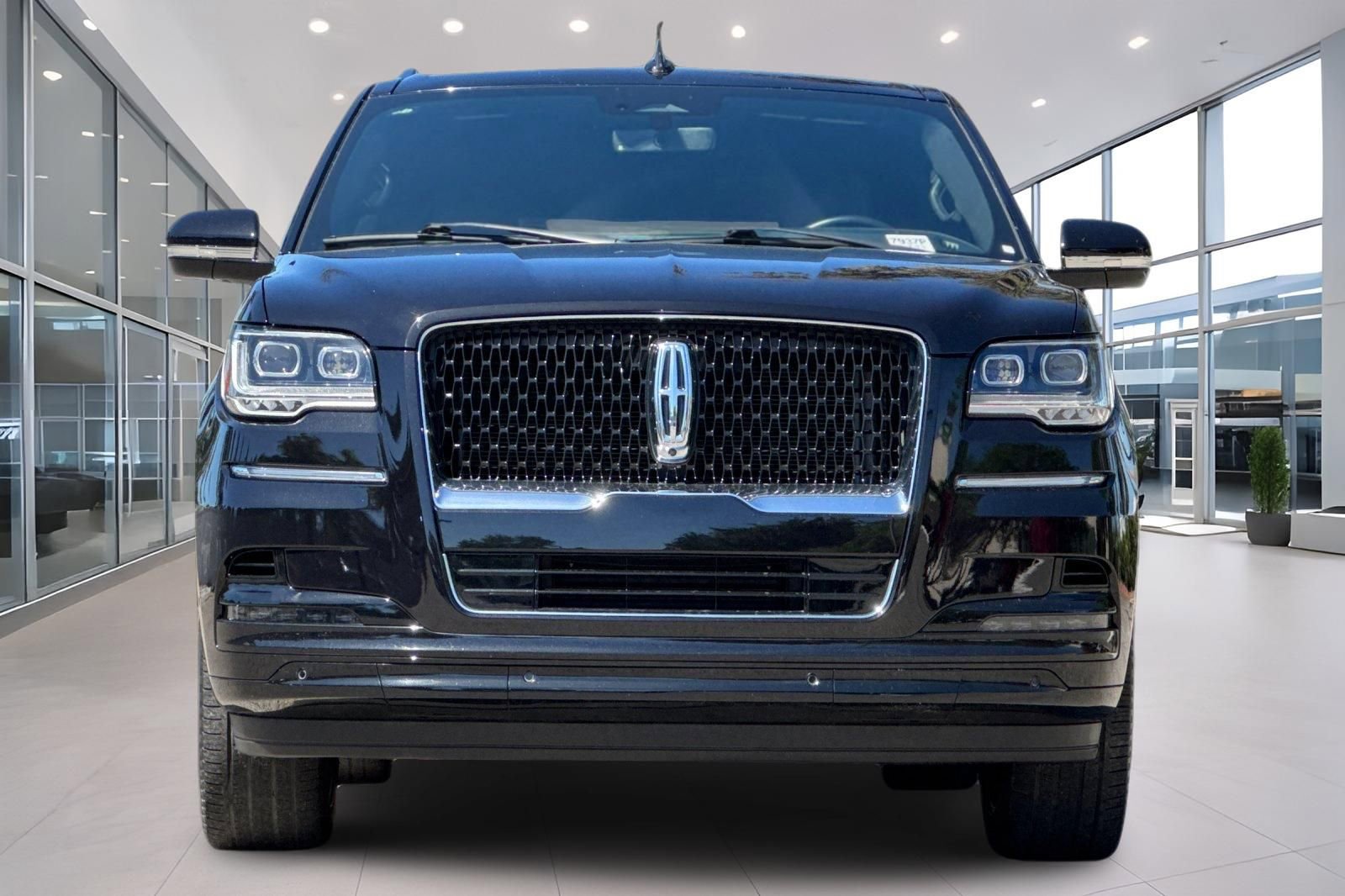 Used 2023 Lincoln Navigator L Reserve w/ Monochromatic Package image 9