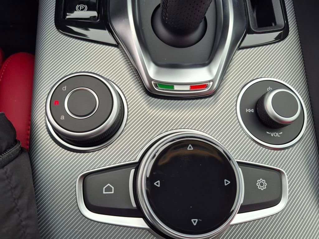 New 2025 Alfa Romeo Giulia w/ Driving Assist Package image 17