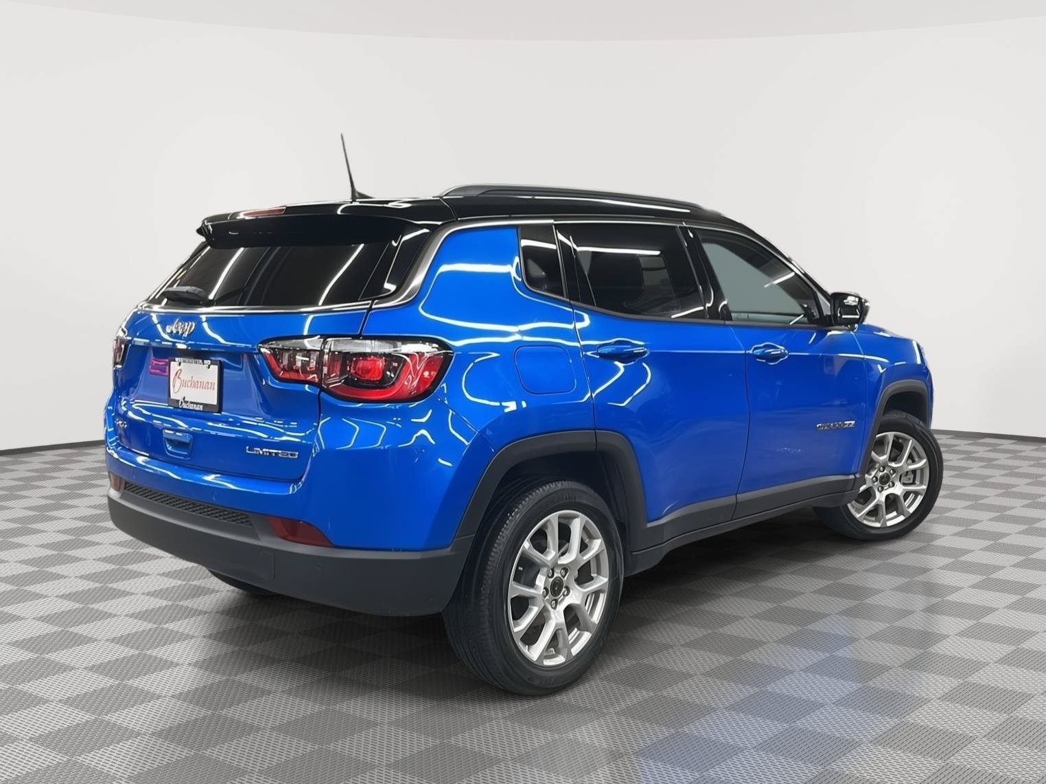 Used 2025 Jeep Compass Limited AWD/4WD image 4