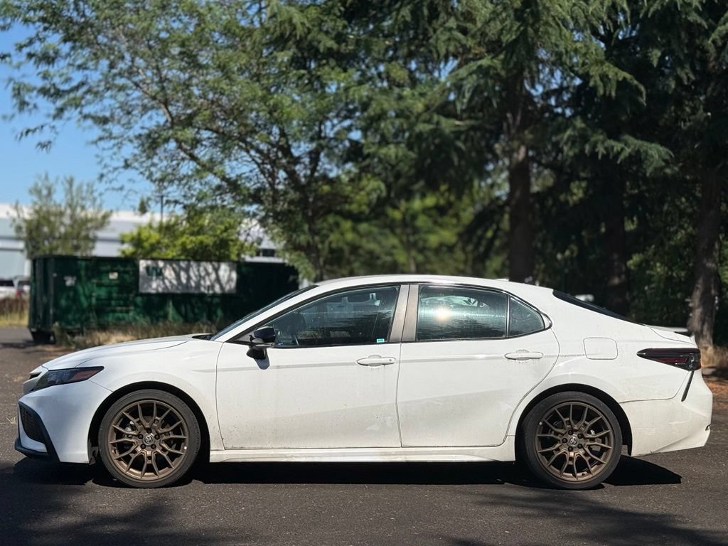 Used 2023 Toyota Camry SE AWD/4WD image 2