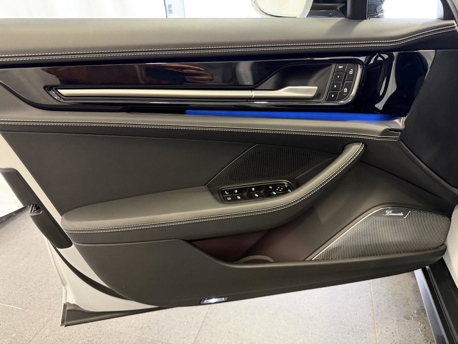 Certified 2025 Porsche Panamera Turbo image 15