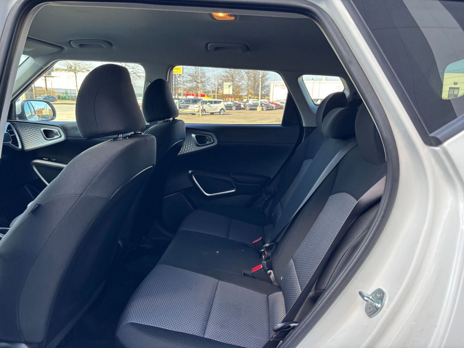 Used 2025 Kia Soul LX w/ LX Technology Package FWD image 23