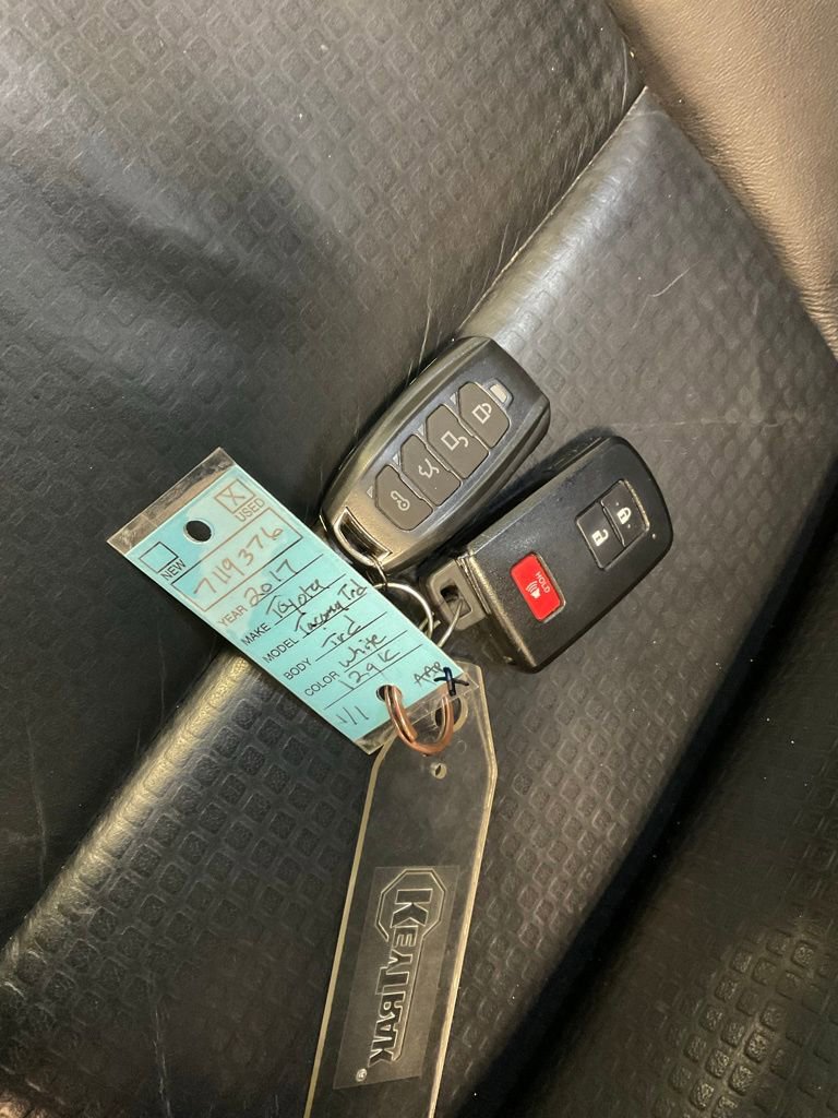 Used 2017 Toyota Tacoma TRD Pro image 36