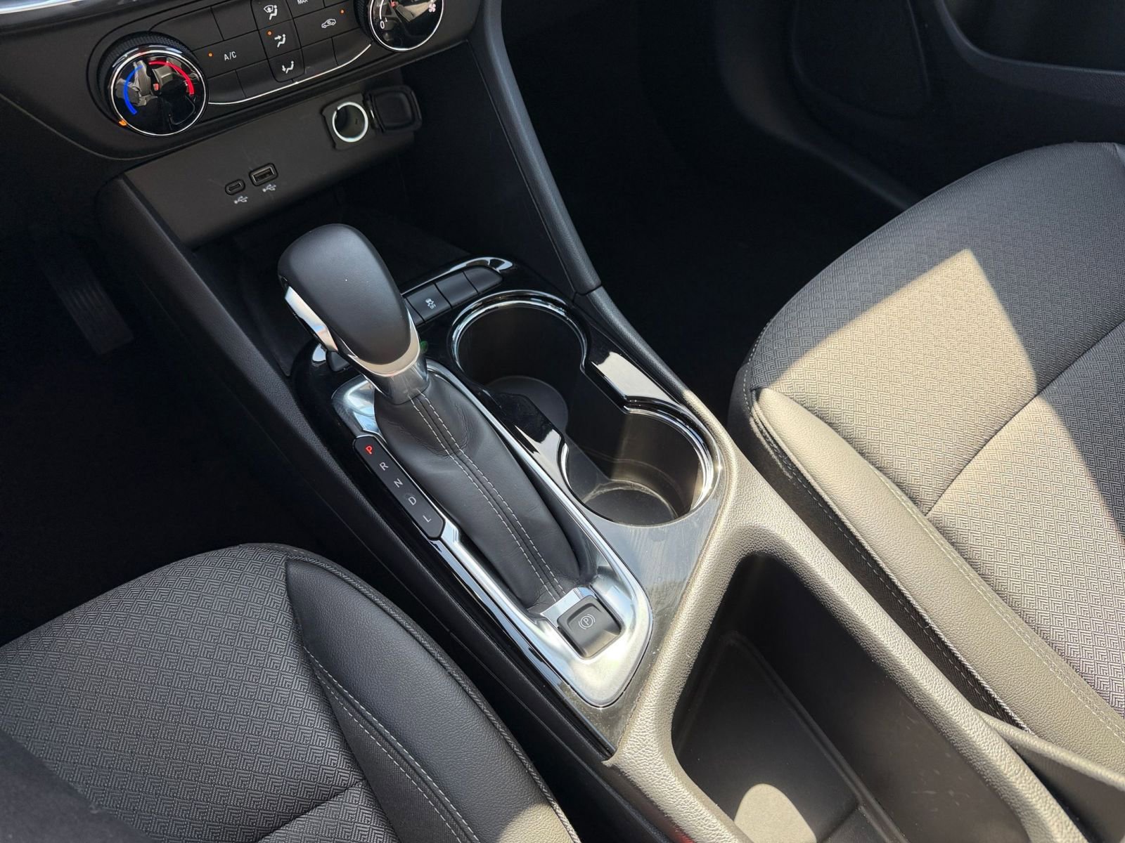 Used 2025 Buick Encore GX Preferred image 39