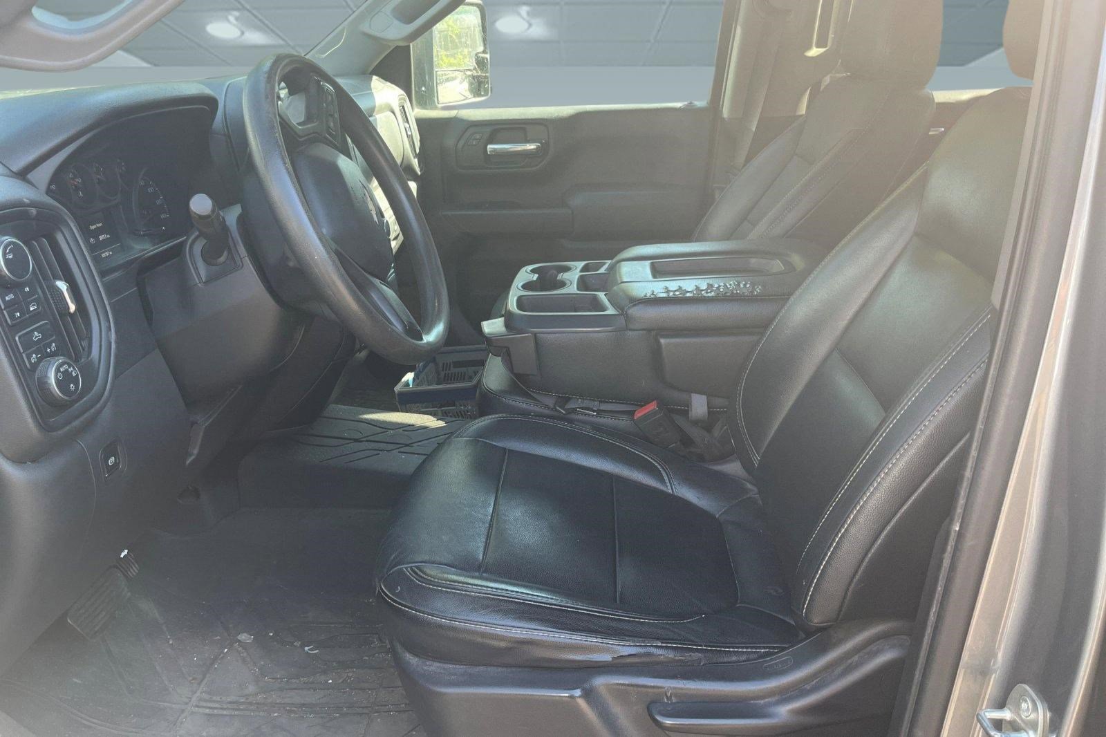 Used 2020 Chevrolet Silverado 1500 Custom w/ Custom Max Trailering Package AWD/4WD image 3