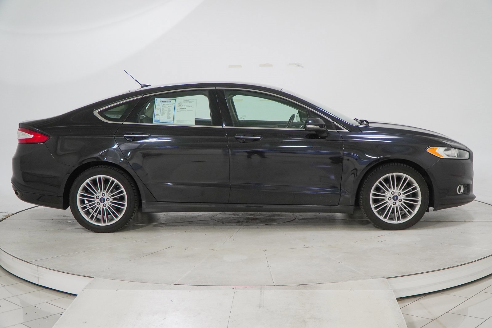Used 2015 Ford Fusion SE w/ Equipment Group 202A image 11