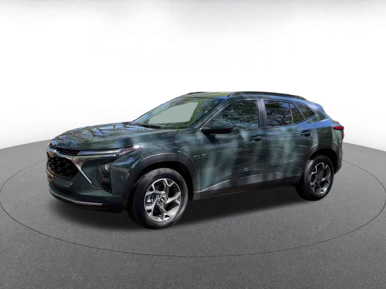 Used 2025 Chevrolet Trax LT w/ LT Convenience Package image 8