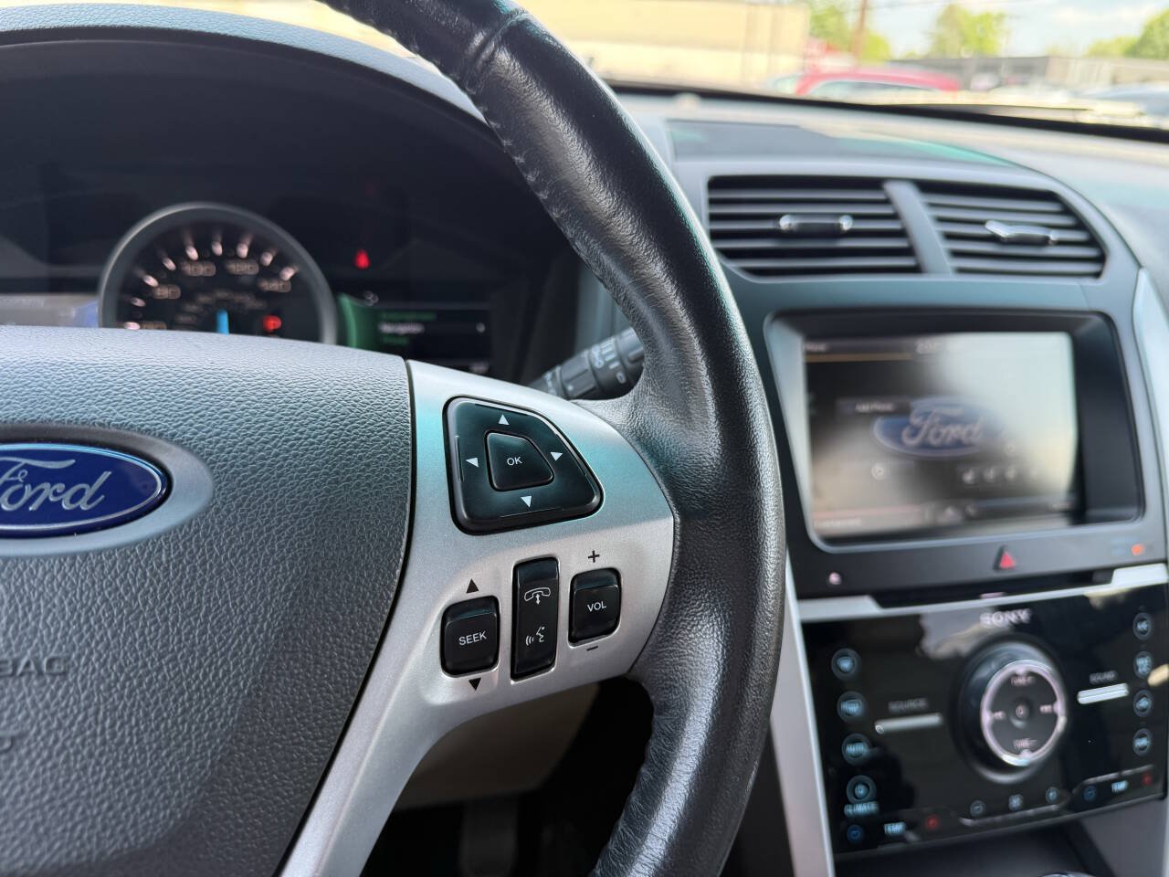 Used 2014 Ford Explorer Limited w/ Equipment Group 302A AWD/4WD image 17