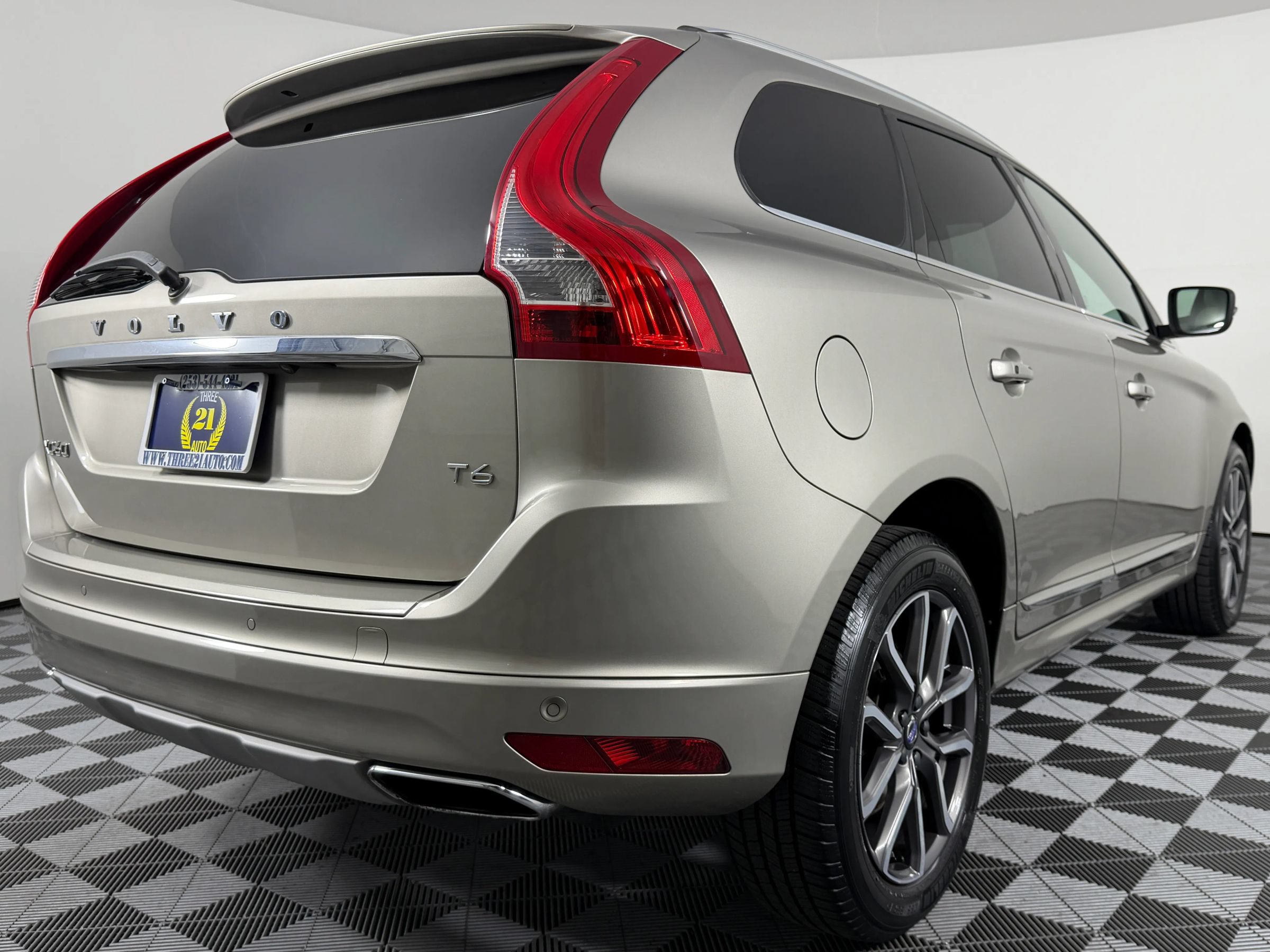 Used 2016 Volvo XC60 T6 Platinum FWD image 29