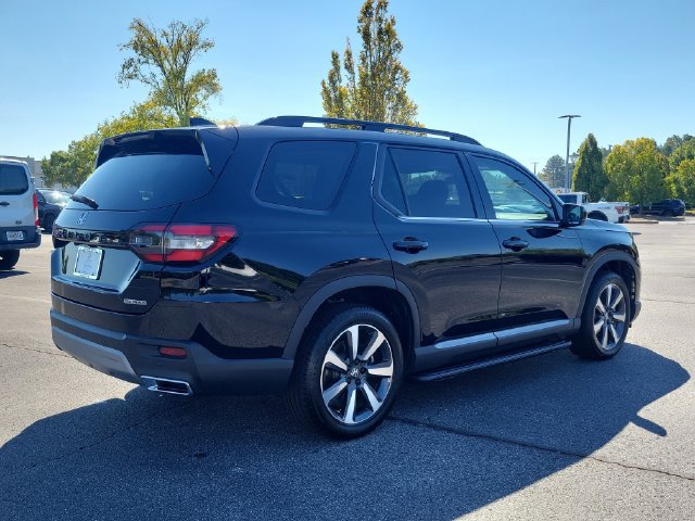 Certified 2025 Honda Pilot Touring image 4