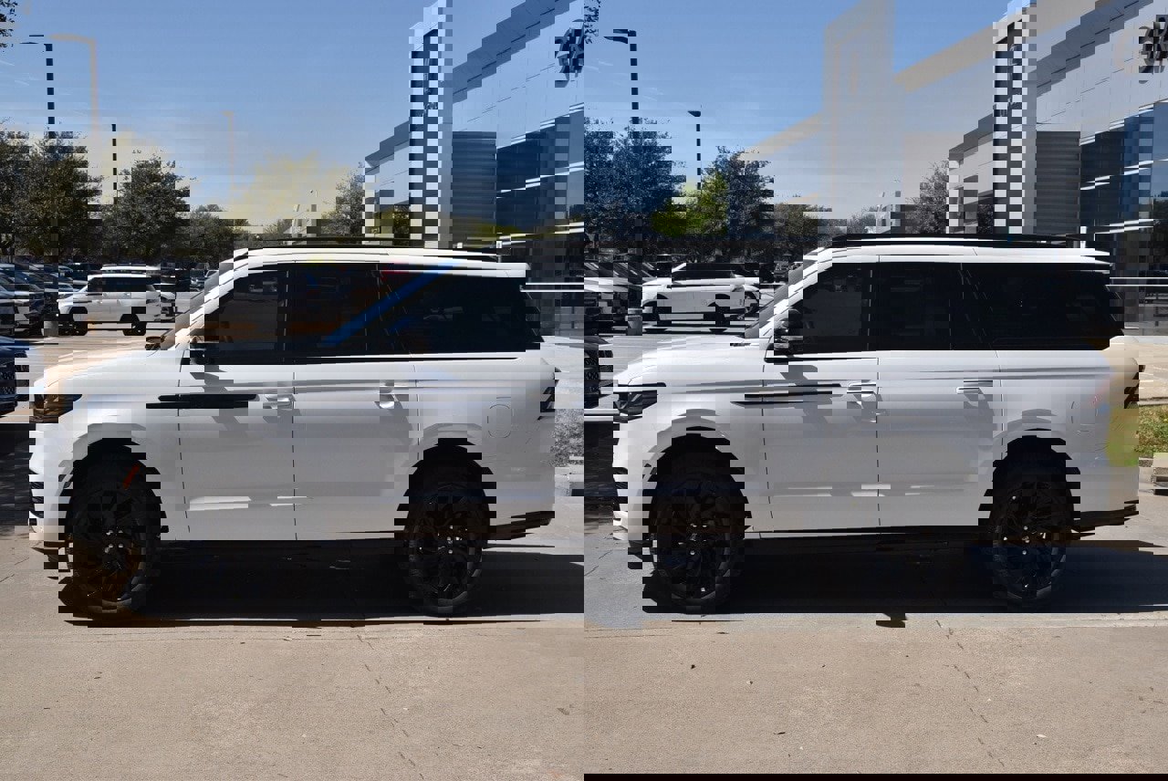 New 2025 Lincoln Navigator L Reserve w/ Jet Appearance Package image 18