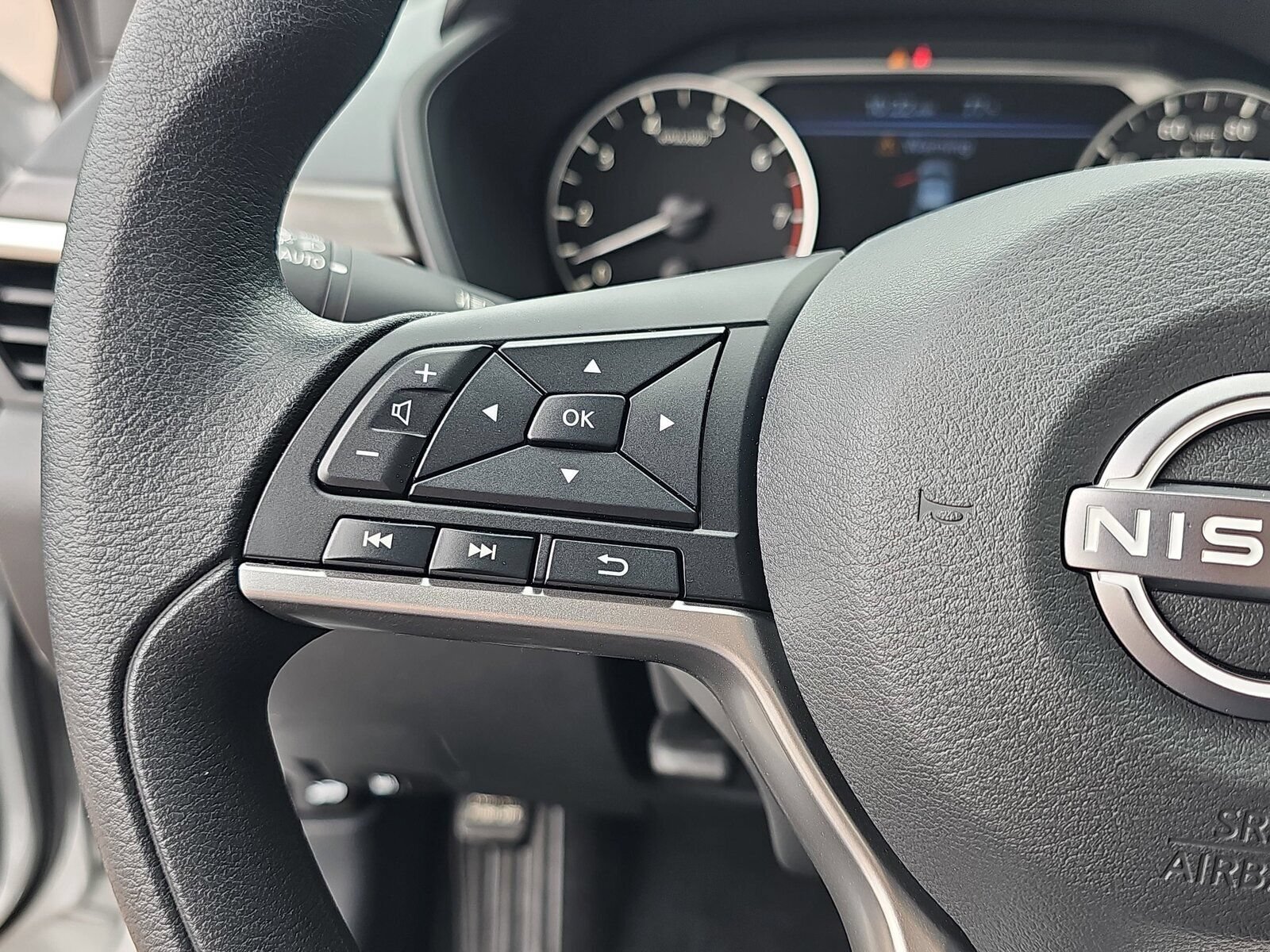 New 2026 Nissan Altima 2.5 SV FWD image 13