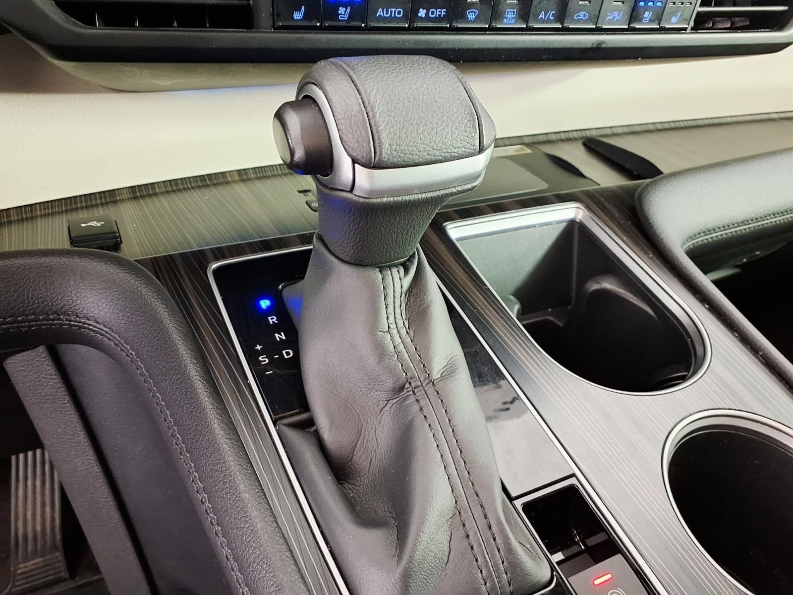 Used 2022 Toyota Sienna Platinum AWD/4WD image 19