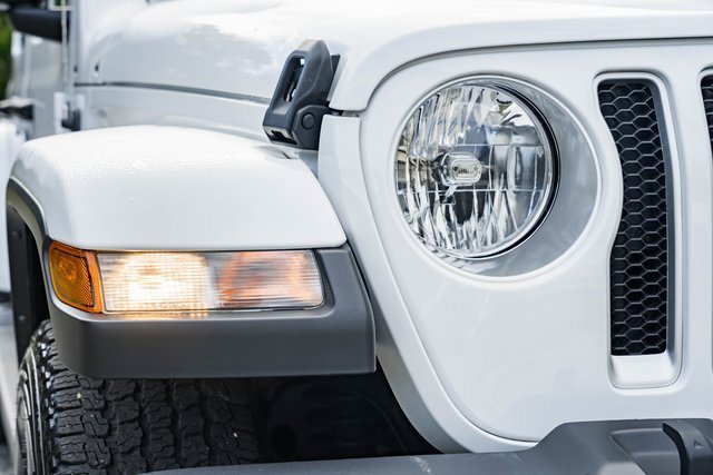 Used 2022 Jeep Wrangler Unlimited Sahara w/ Dual Top Group image 11