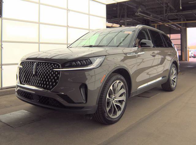 Used 2025 Lincoln Aviator Reserve AWD/4WD image 5