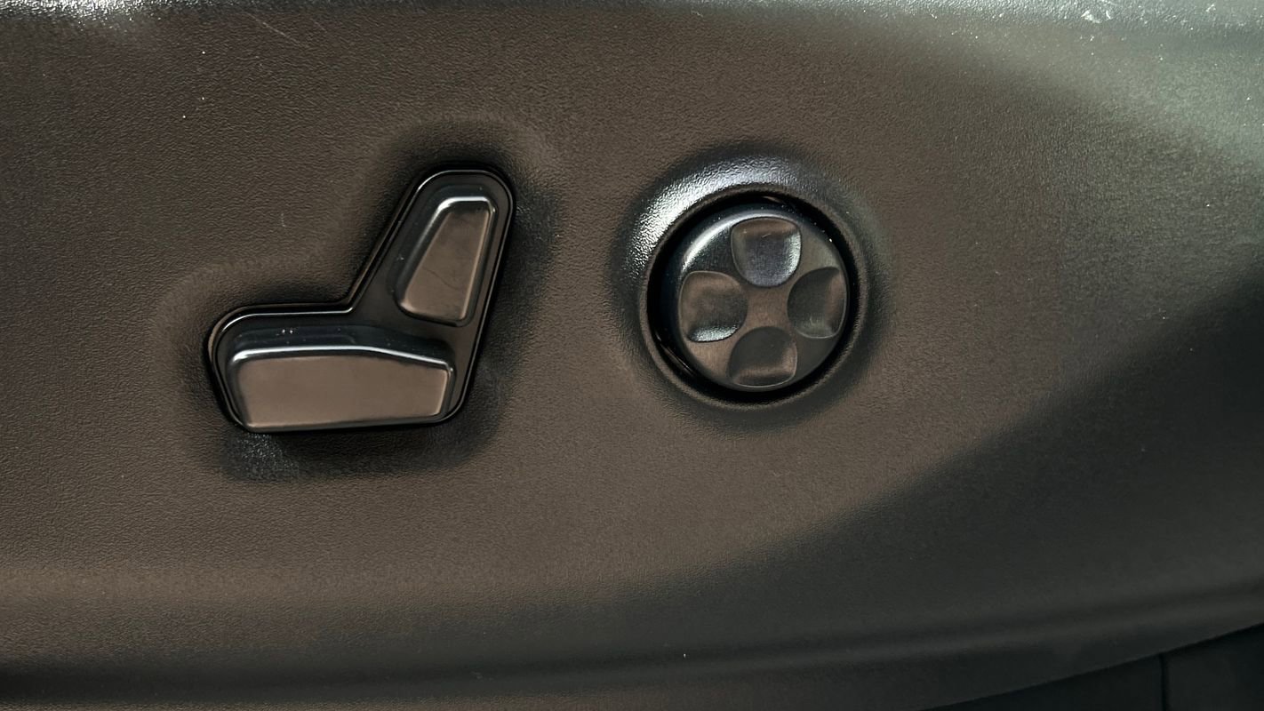 Used 2023 Chrysler Voyager LX image 24