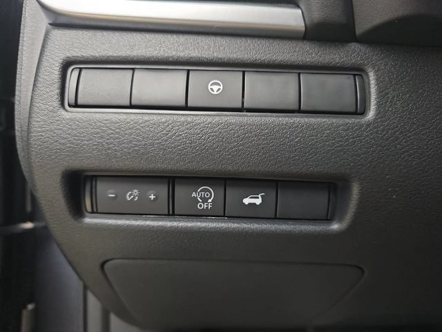 Used 2026 Nissan Rogue SV FWD image 38
