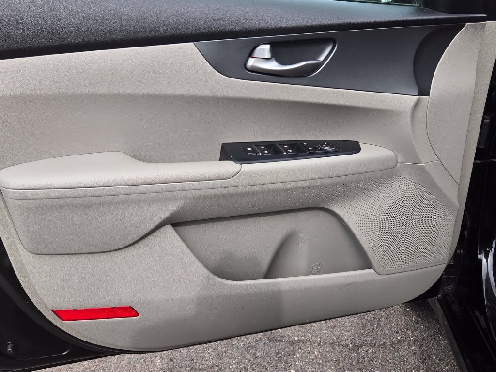 Used 2020 Kia Forte LXS FWD image 11