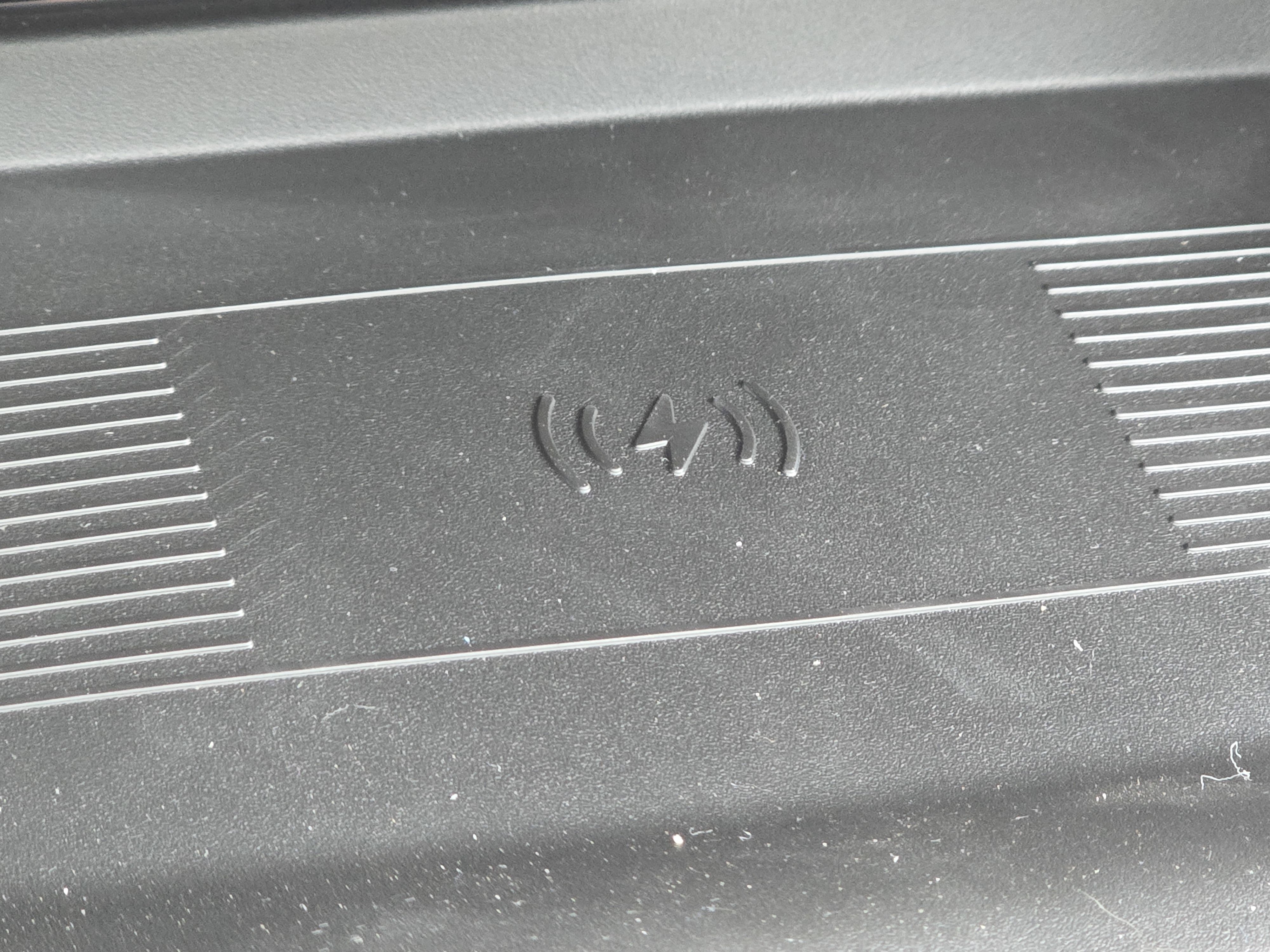 New 2025 Land Rover Discovery Sport Dynamic SE image 9