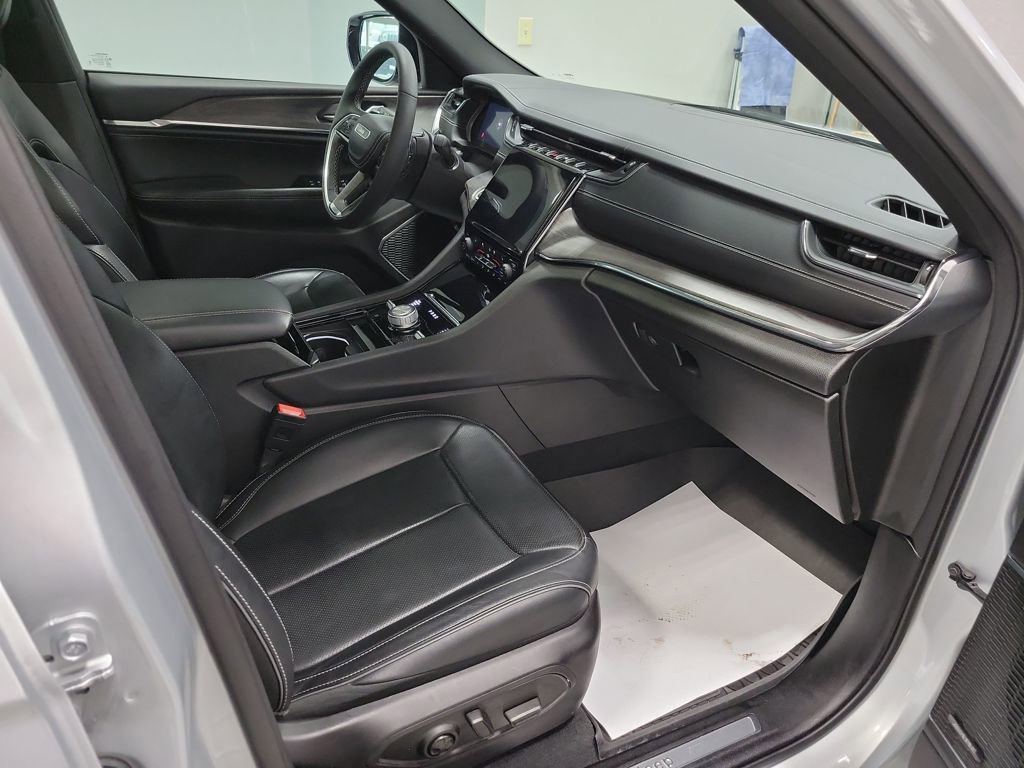 Used 2024 Jeep Grand Cherokee L Overland w/ Trailer Tow Package image 19