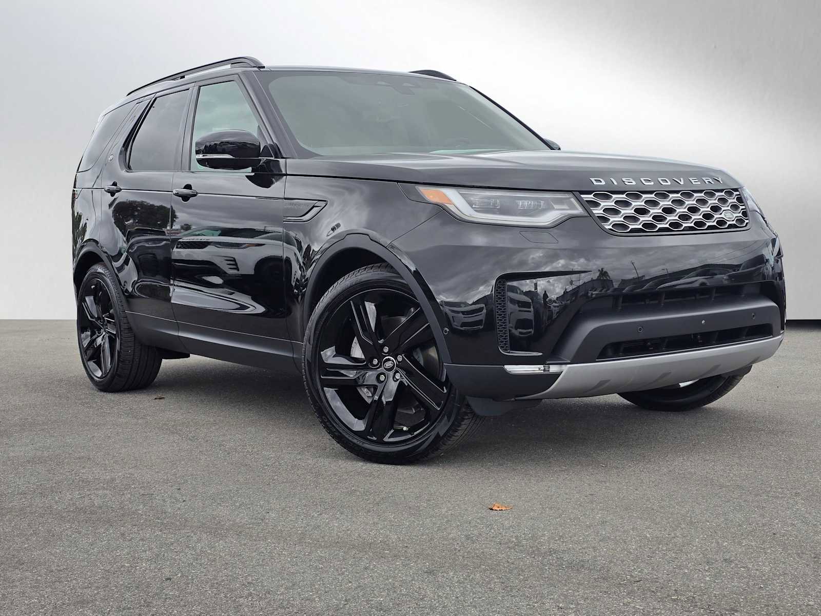 New 2025 Land Rover Discovery S image 7