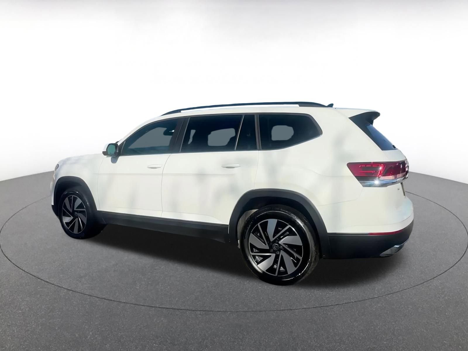 Used 2025 Volkswagen Atlas SE image 10