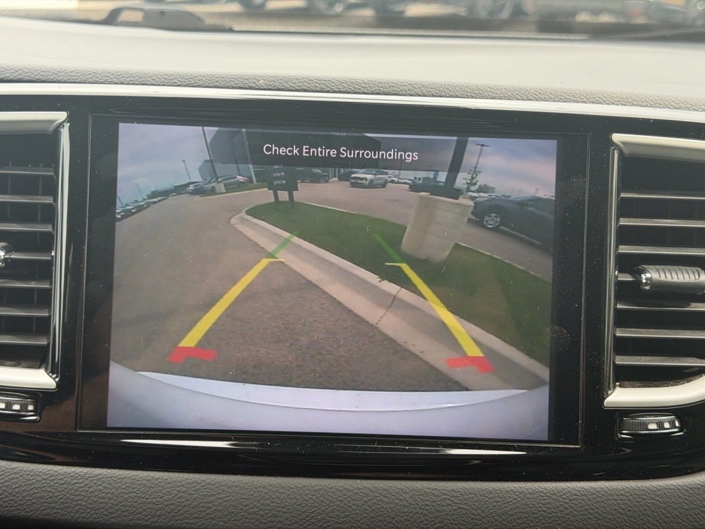 Used 2024 Chrysler Pacifica Touring-L FWD image 14