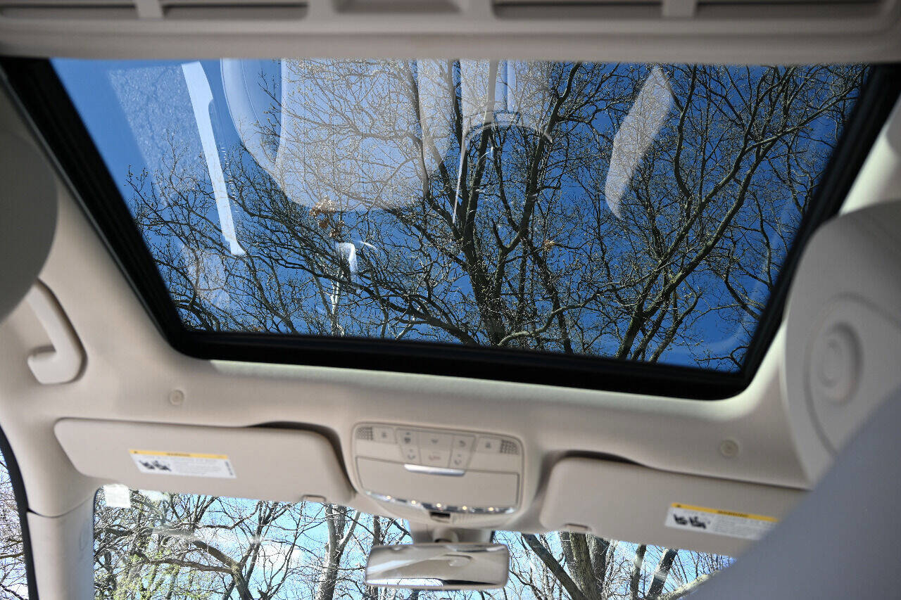 Used 2017 Mercedes-Benz E 300 image 19