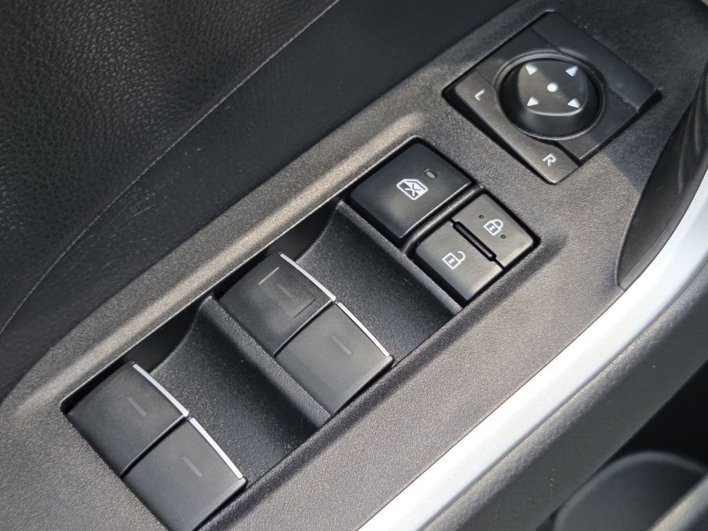 Used 2022 Toyota RAV4 Limited AWD/4WD image 32
