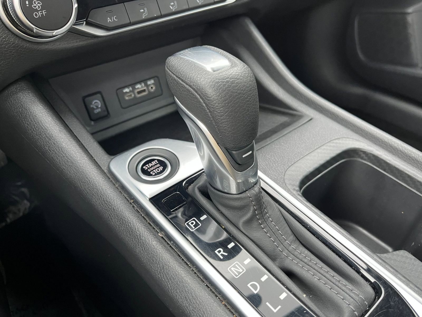 Used 2025 Nissan Sentra SV FWD image 41