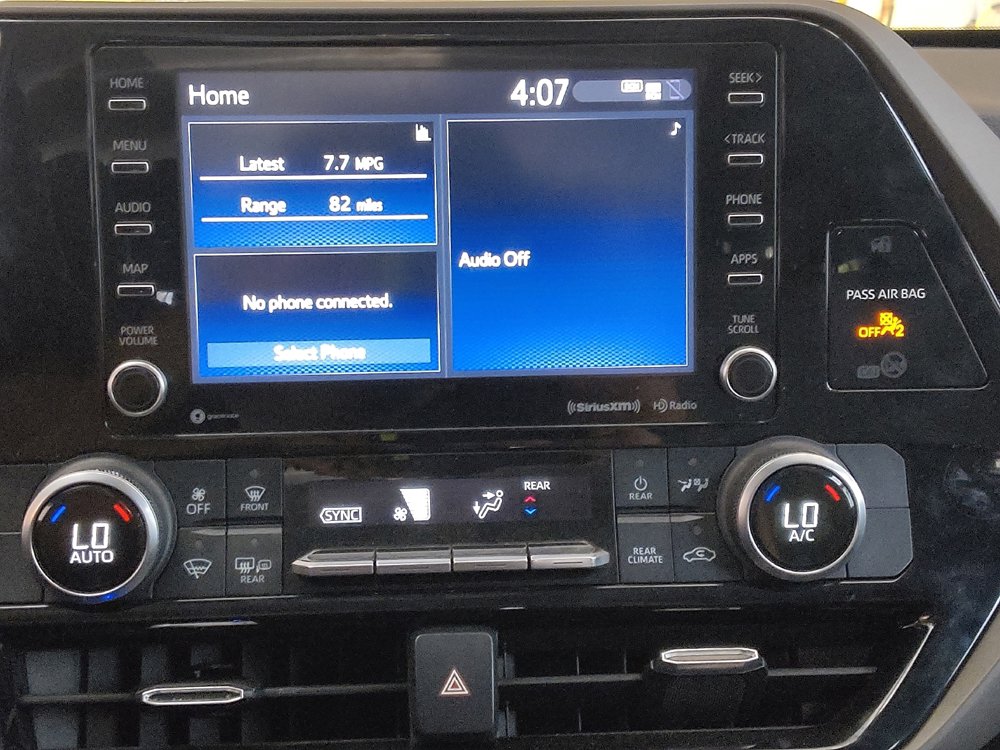 Used 2022 Toyota Highlander LE FWD image 25