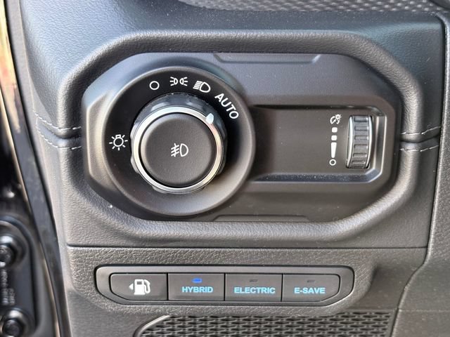 Used 2025 Jeep Wrangler Unlimited Rubicon 4xe w/ Convenience Group AWD/4WD image 26
