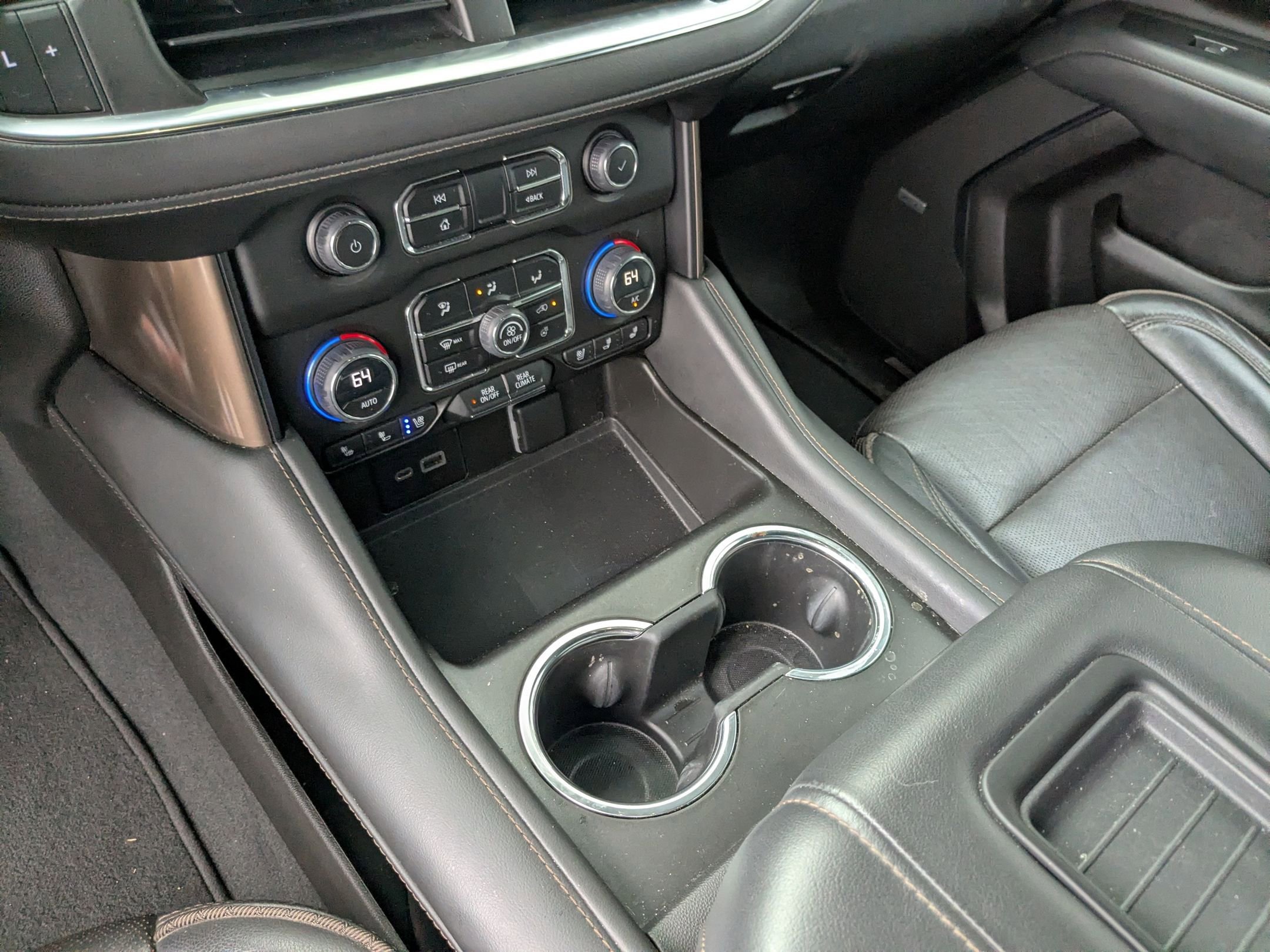 Used 2023 Chevrolet Suburban High Country w/ Advanced Technology Package image 20