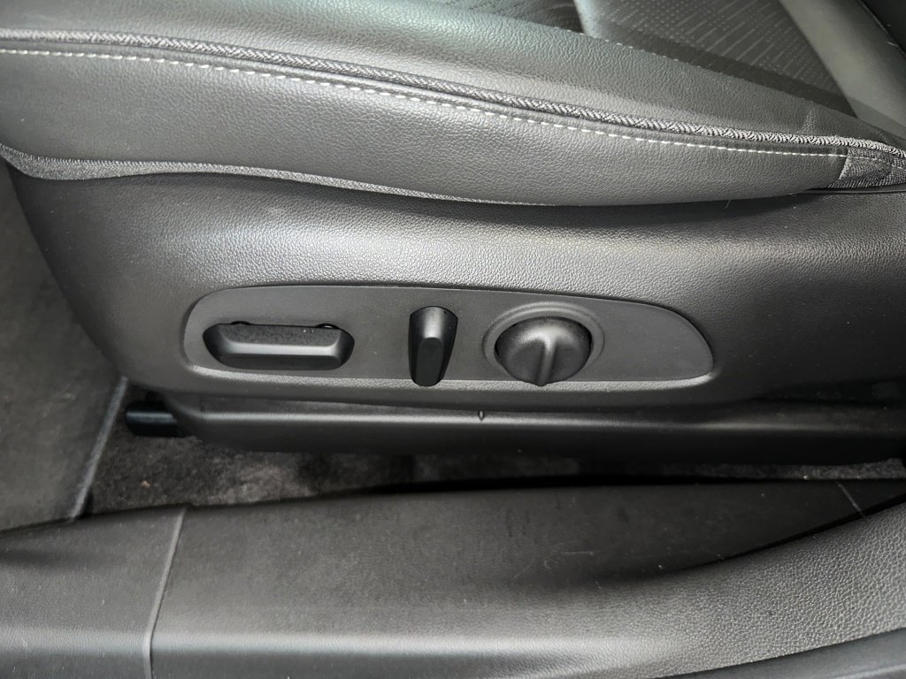 Used 2023 Buick Encore GX Essence w/ Experience Buick Package image 3