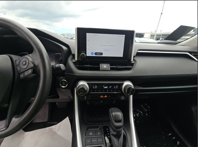 Used 2025 Toyota RAV4 XLE FWD image 10