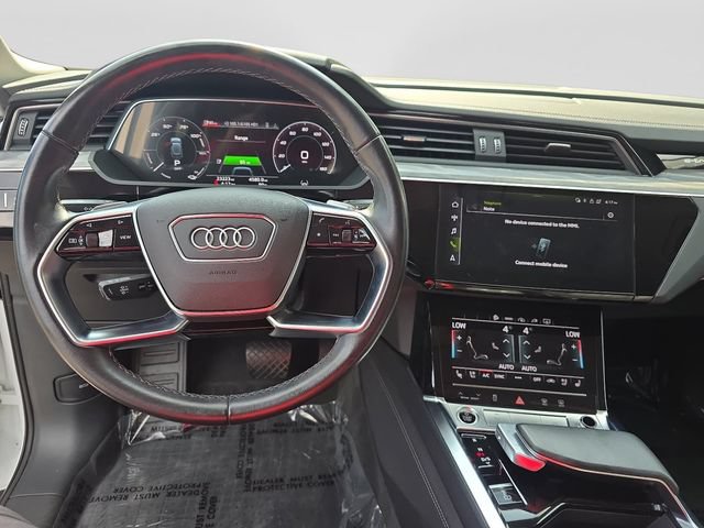 Used 2023 Audi e-tron Premium Plus w/ Premium Plus Package AWD/4WD image 18