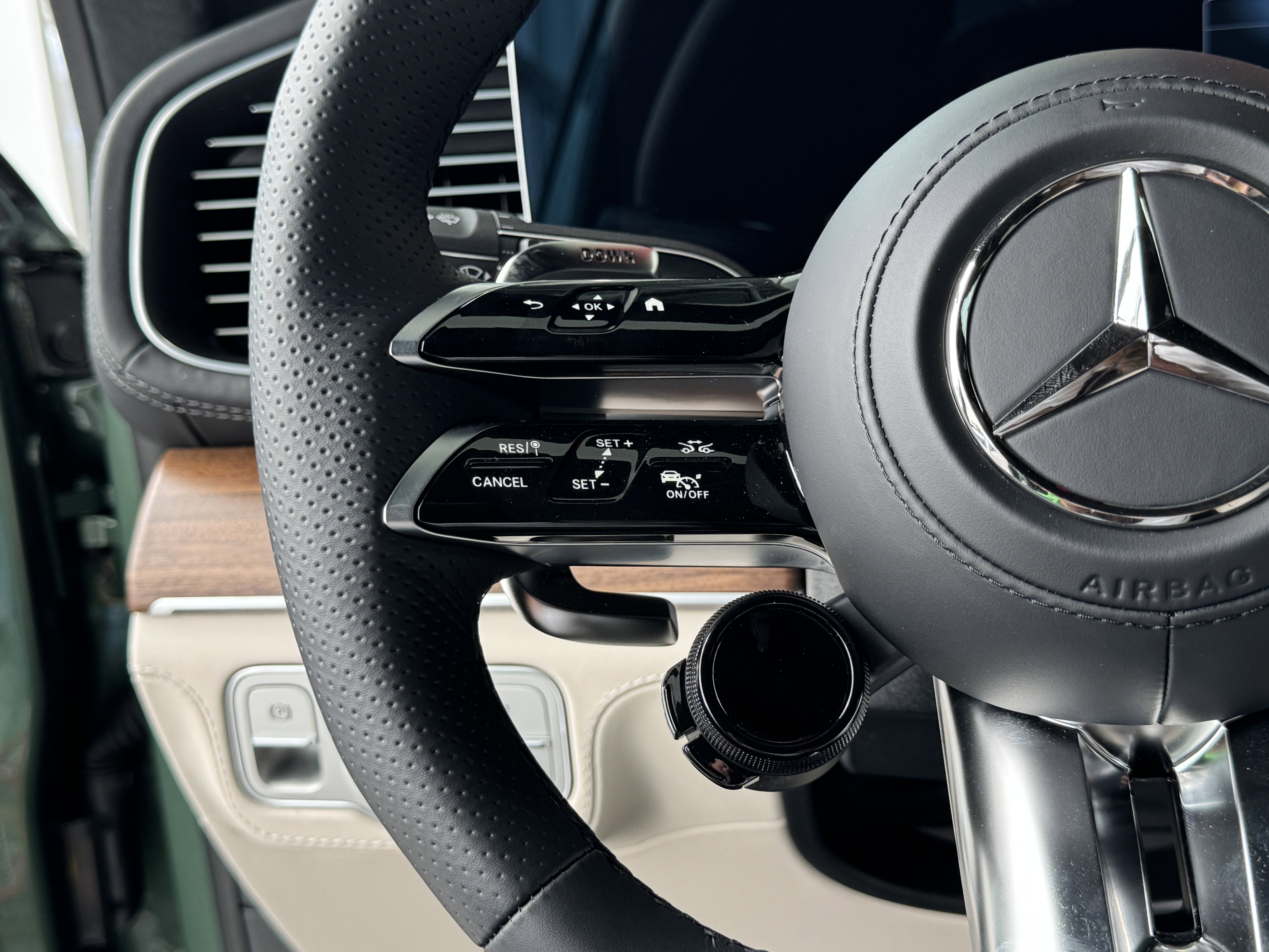 New 2026 Mercedes-Benz GLS 63 AMG 4MATIC image 17