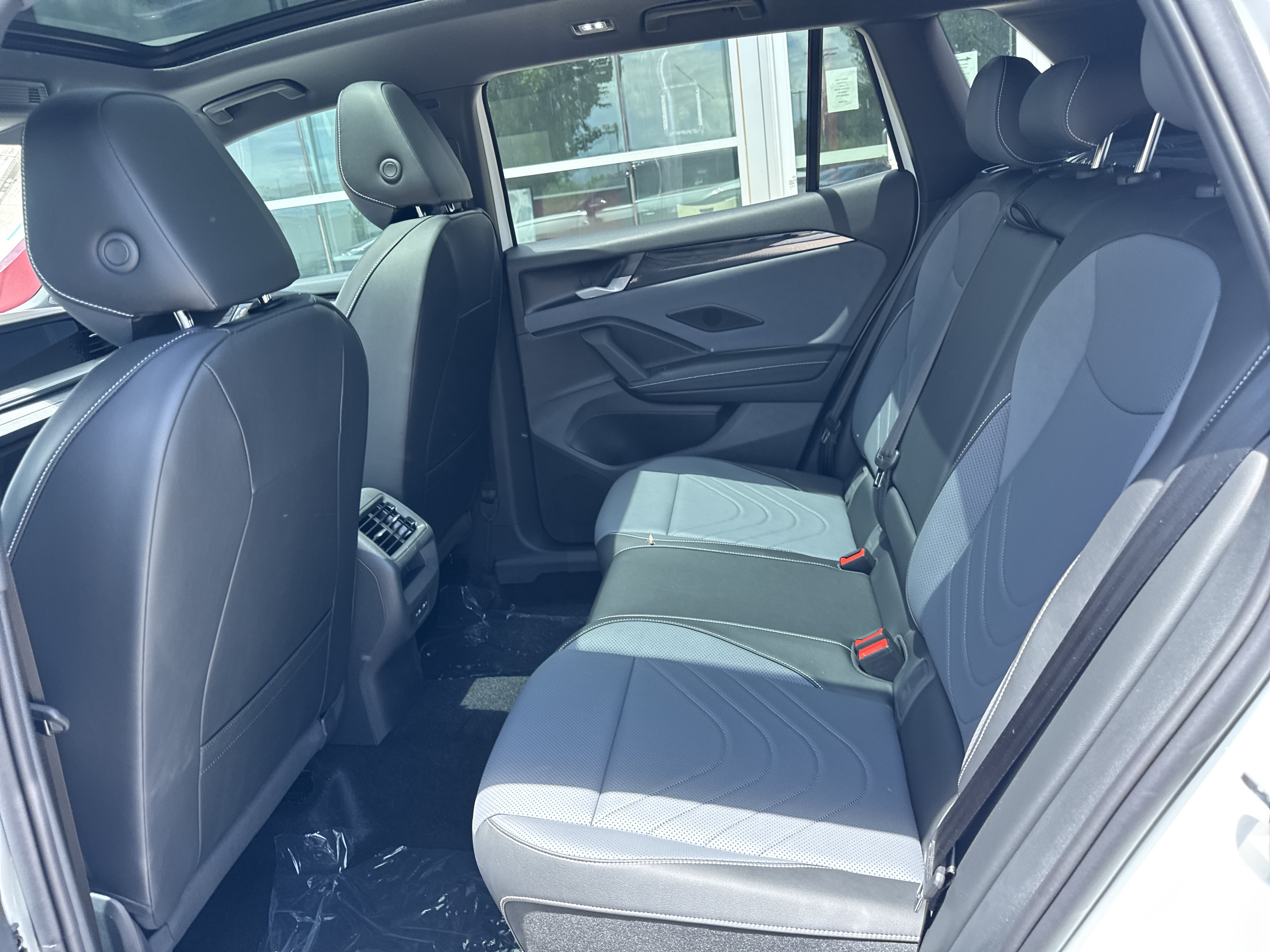New 2026 Volkswagen Tiguan SE R-Line FWD image 18