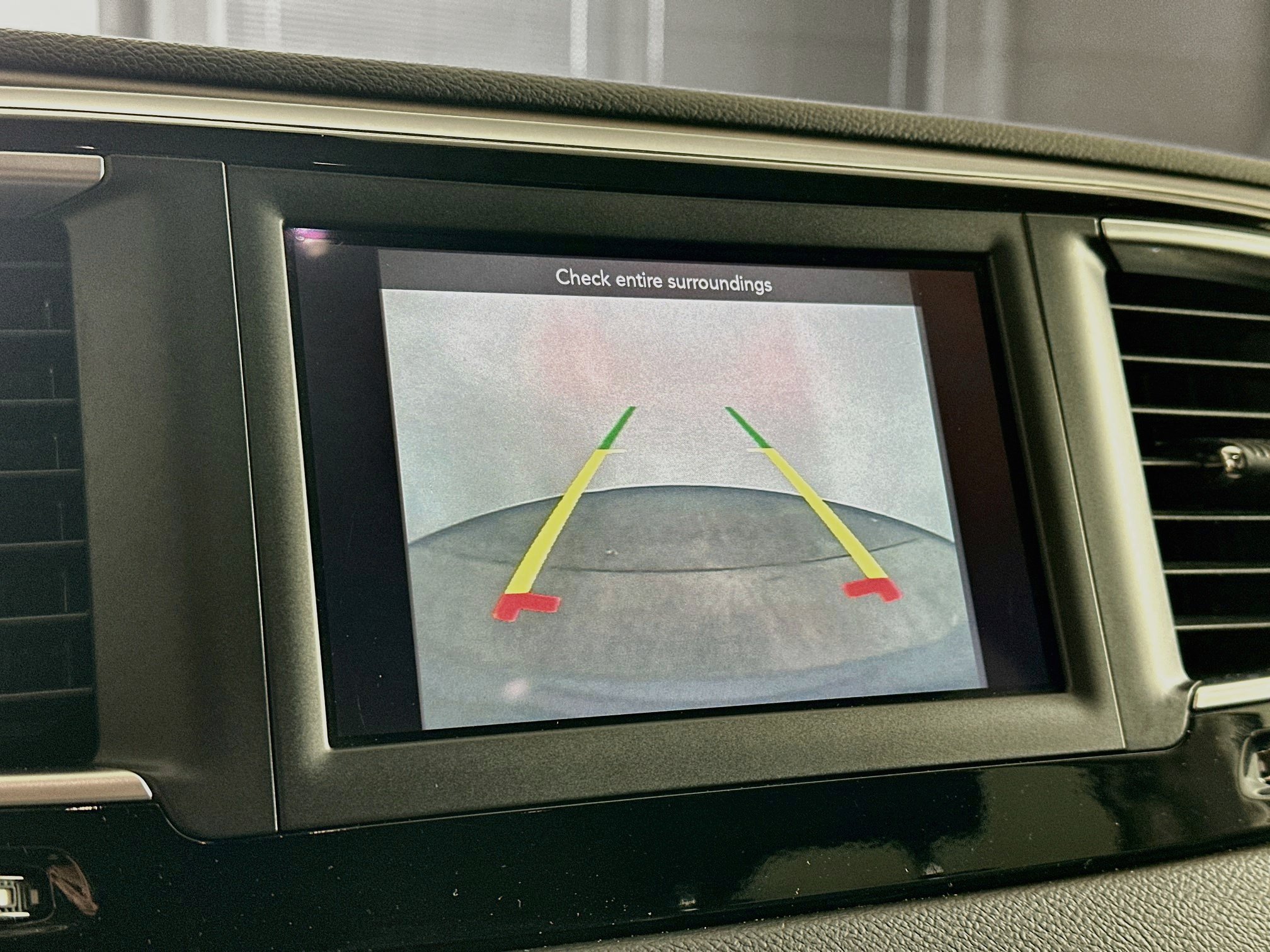 Used 2018 Chrysler Pacifica Touring-L FWD image 22