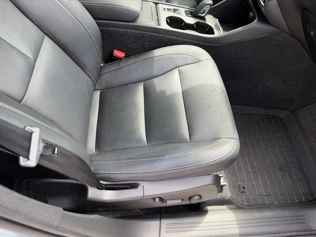 Used 2019 Volvo XC40 T5 Momentum AWD/4WD image 16