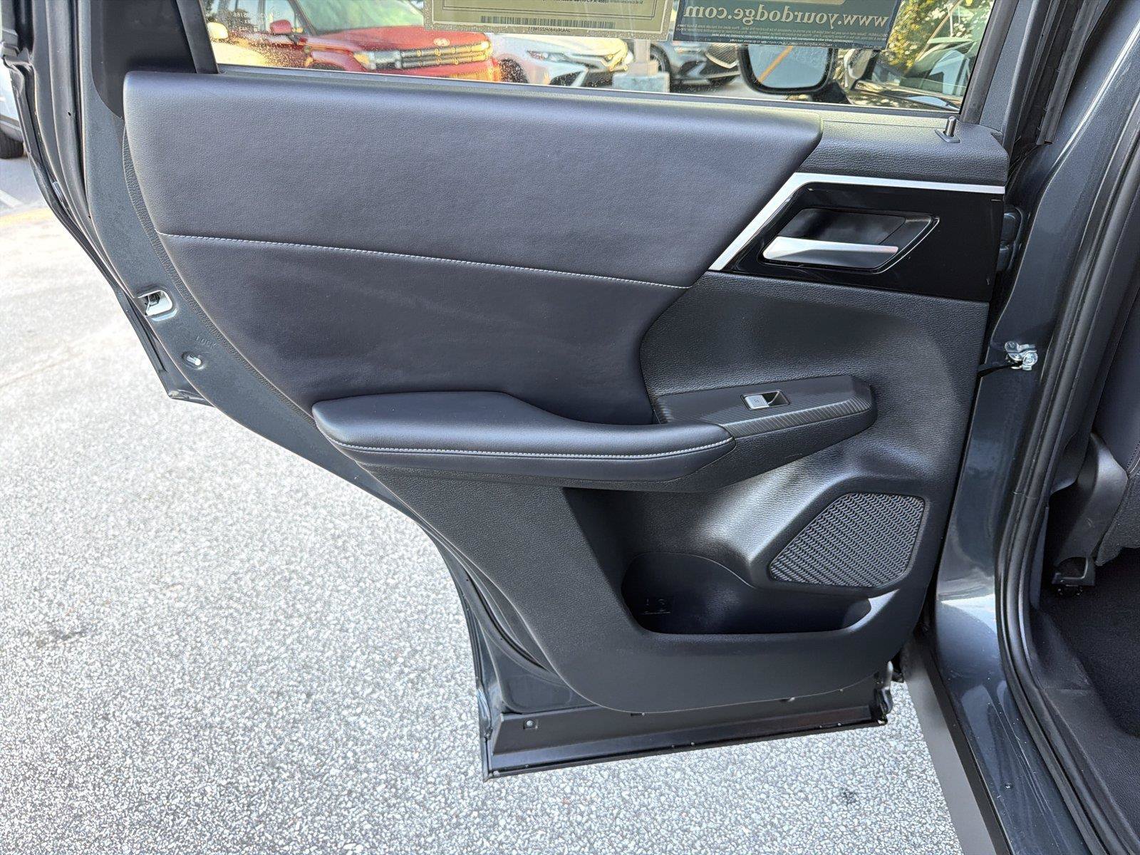 Used 2024 Mitsubishi Outlander SE AWD/4WD image 22