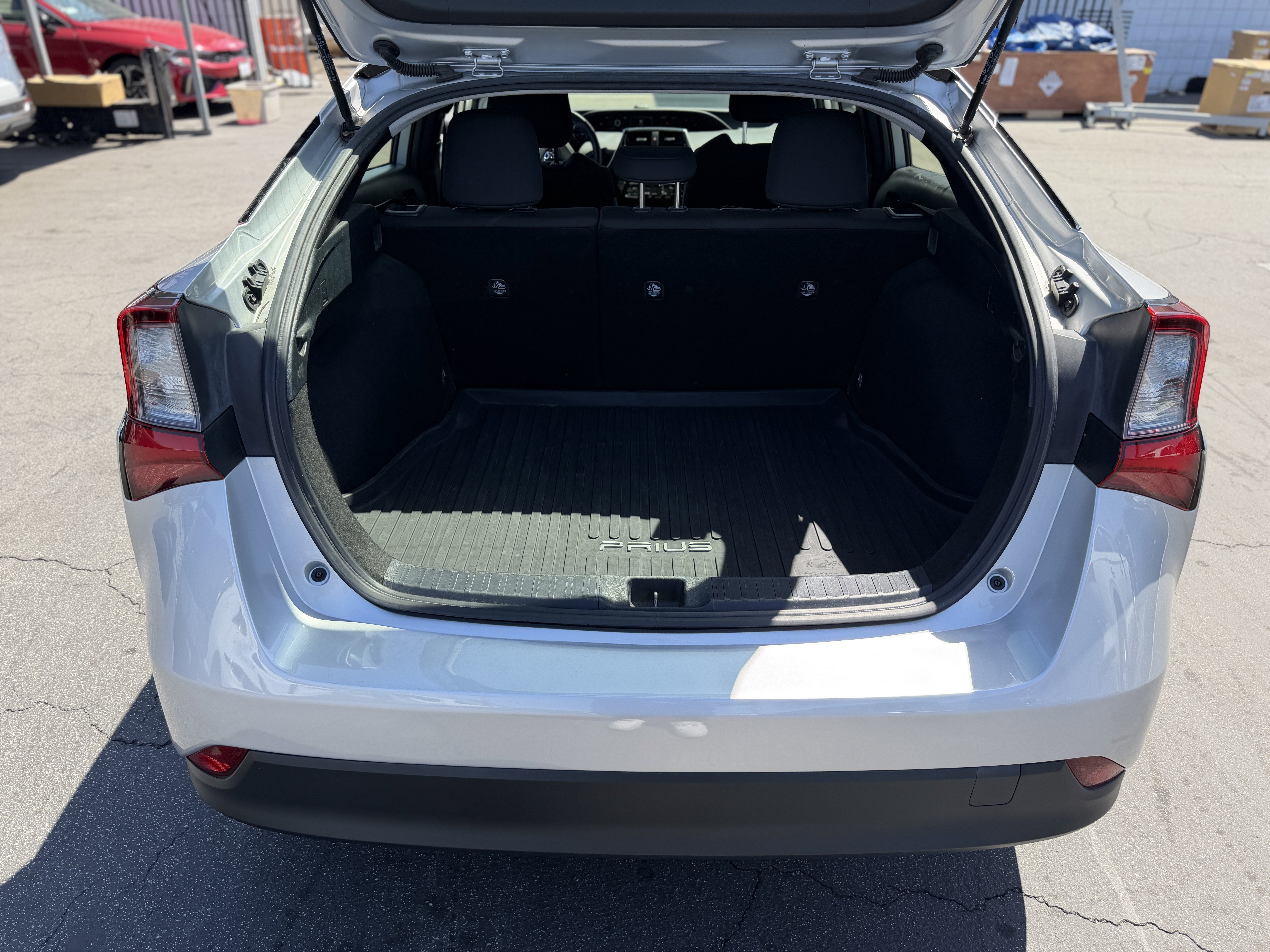Used 2022 Toyota Prius L Eco FWD image 8