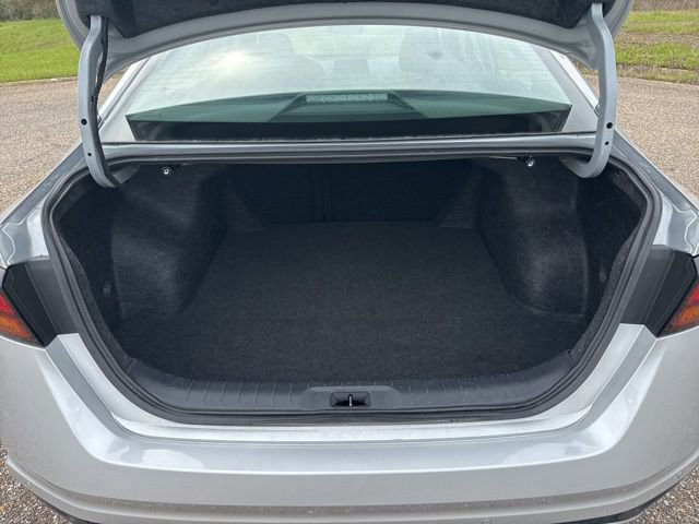 Used 2025 Nissan Altima 2.5 SV image 10