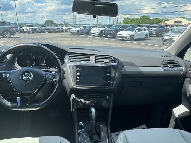 Used 2018 Volkswagen Tiguan SEL AWD/4WD image 12