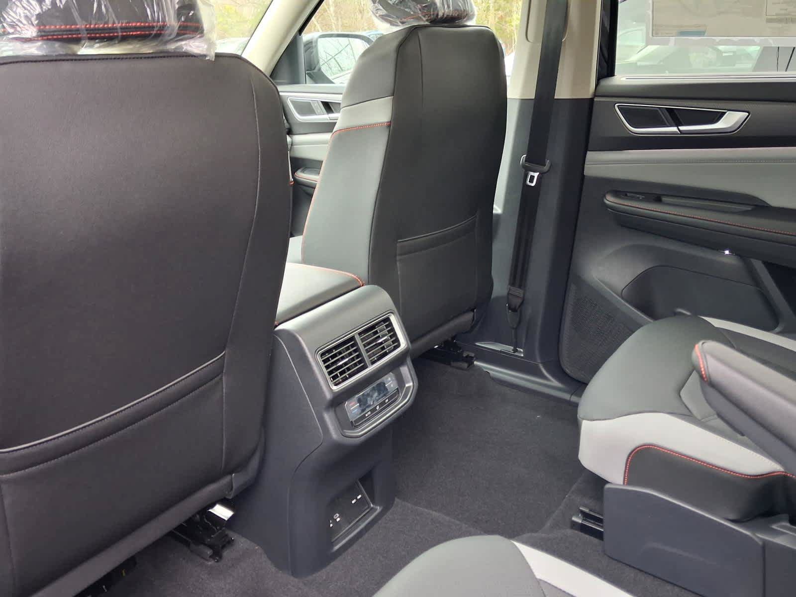 New 2026 Volkswagen Atlas Peak Edition AWD/4WD image 14